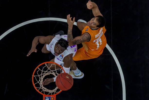 着球迷的目 着球迷的目